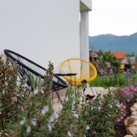 Flora Studio Apartments Korenica Εξωτερικό φωτογραφία