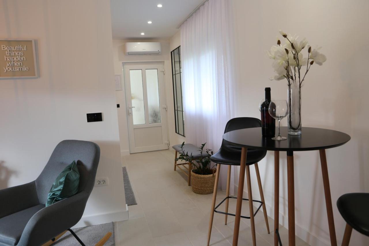 Flora Studio Apartments Korenica Εξωτερικό φωτογραφία