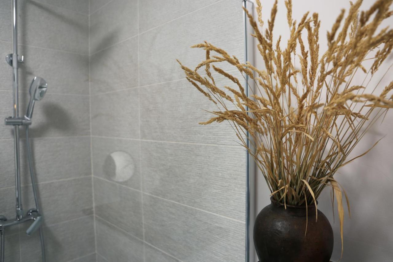 Flora Studio Apartments Korenica Εξωτερικό φωτογραφία