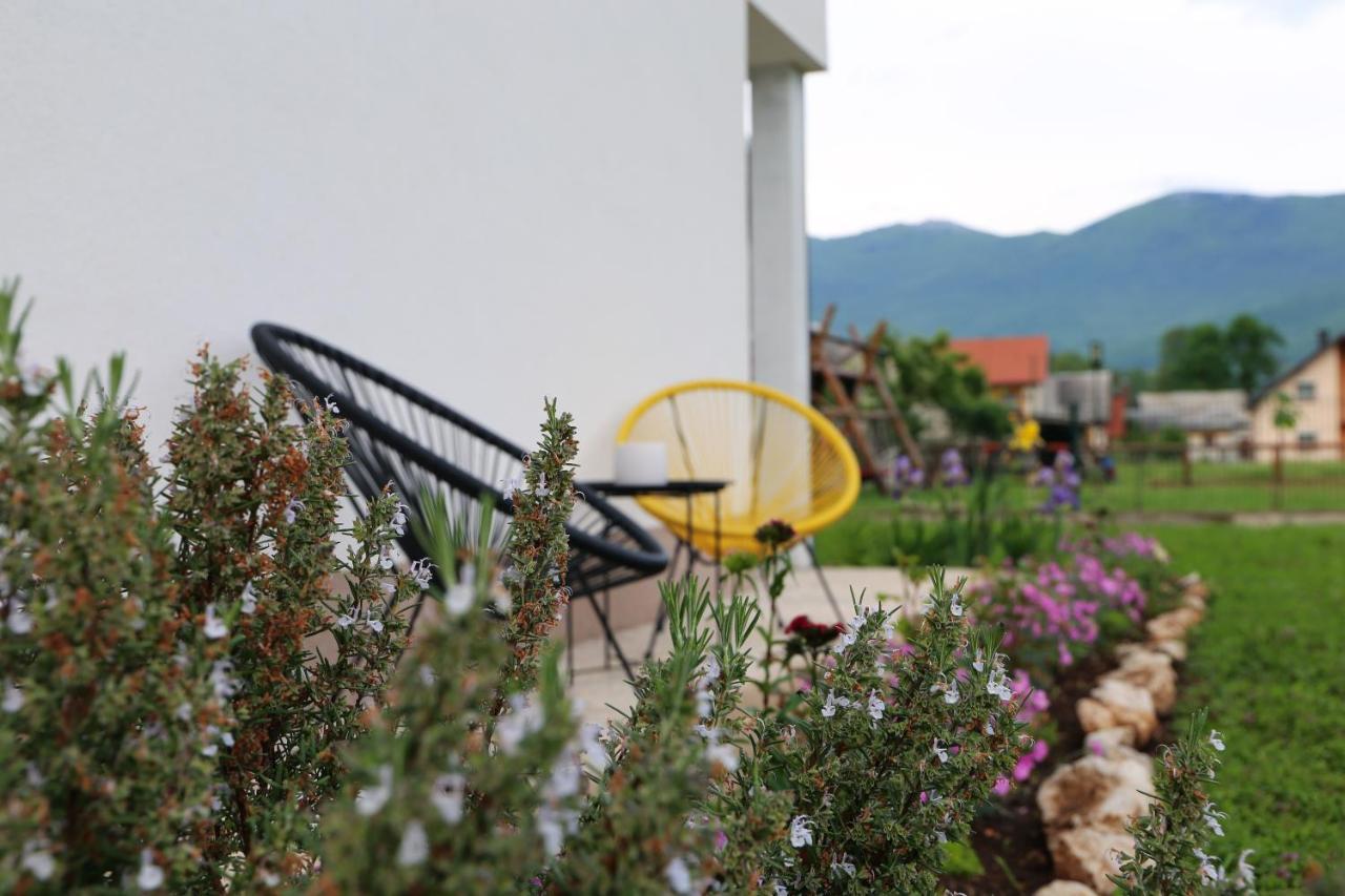 Flora Studio Apartments Korenica Εξωτερικό φωτογραφία