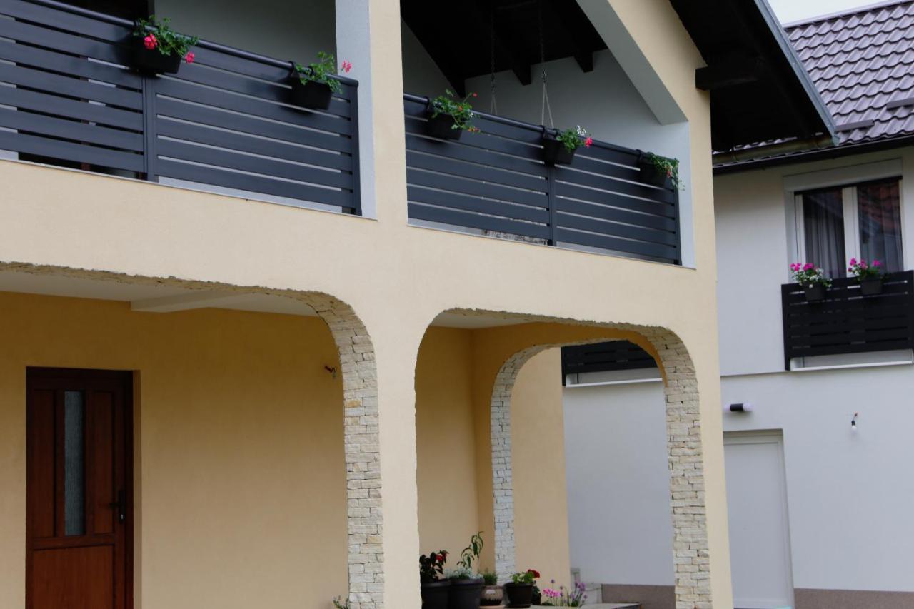 Flora Studio Apartments Korenica Εξωτερικό φωτογραφία