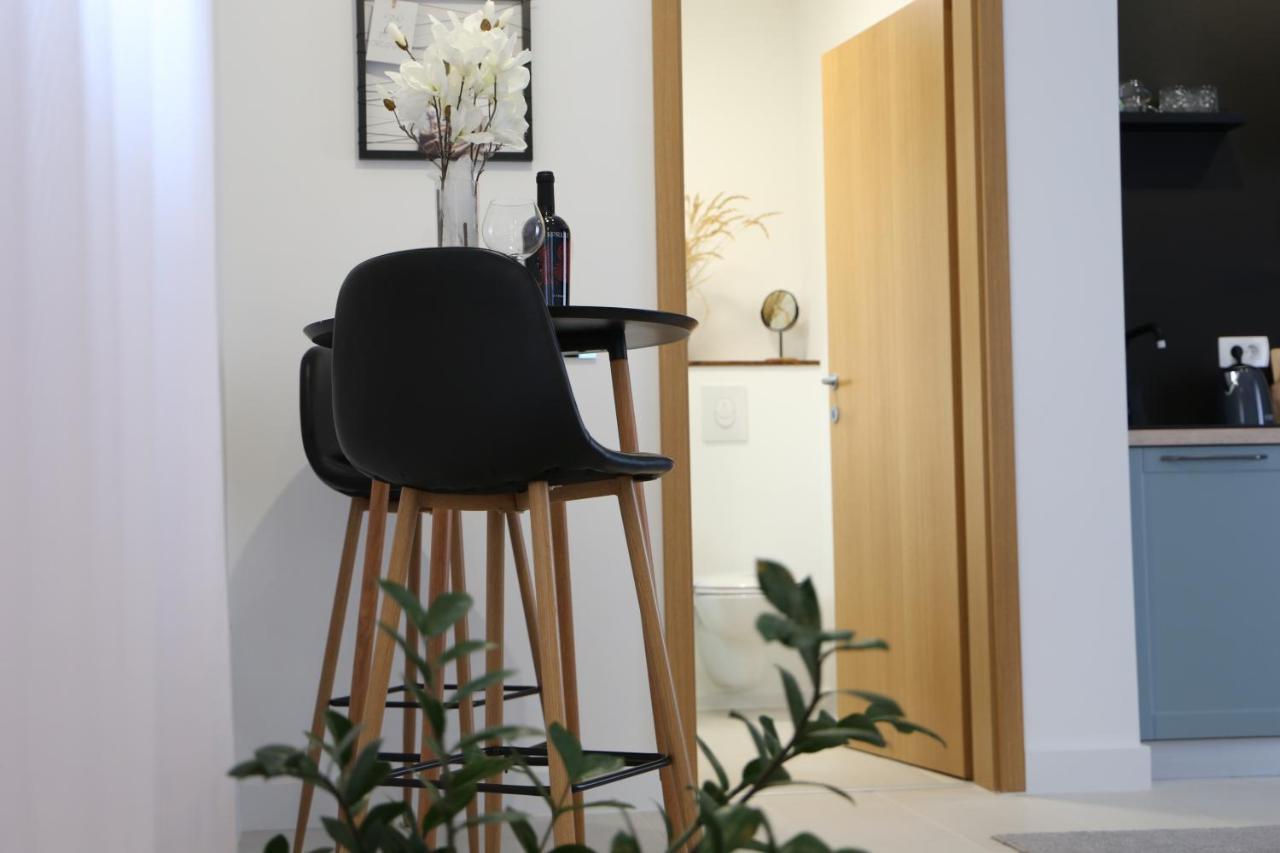 Flora Studio Apartments Korenica Εξωτερικό φωτογραφία