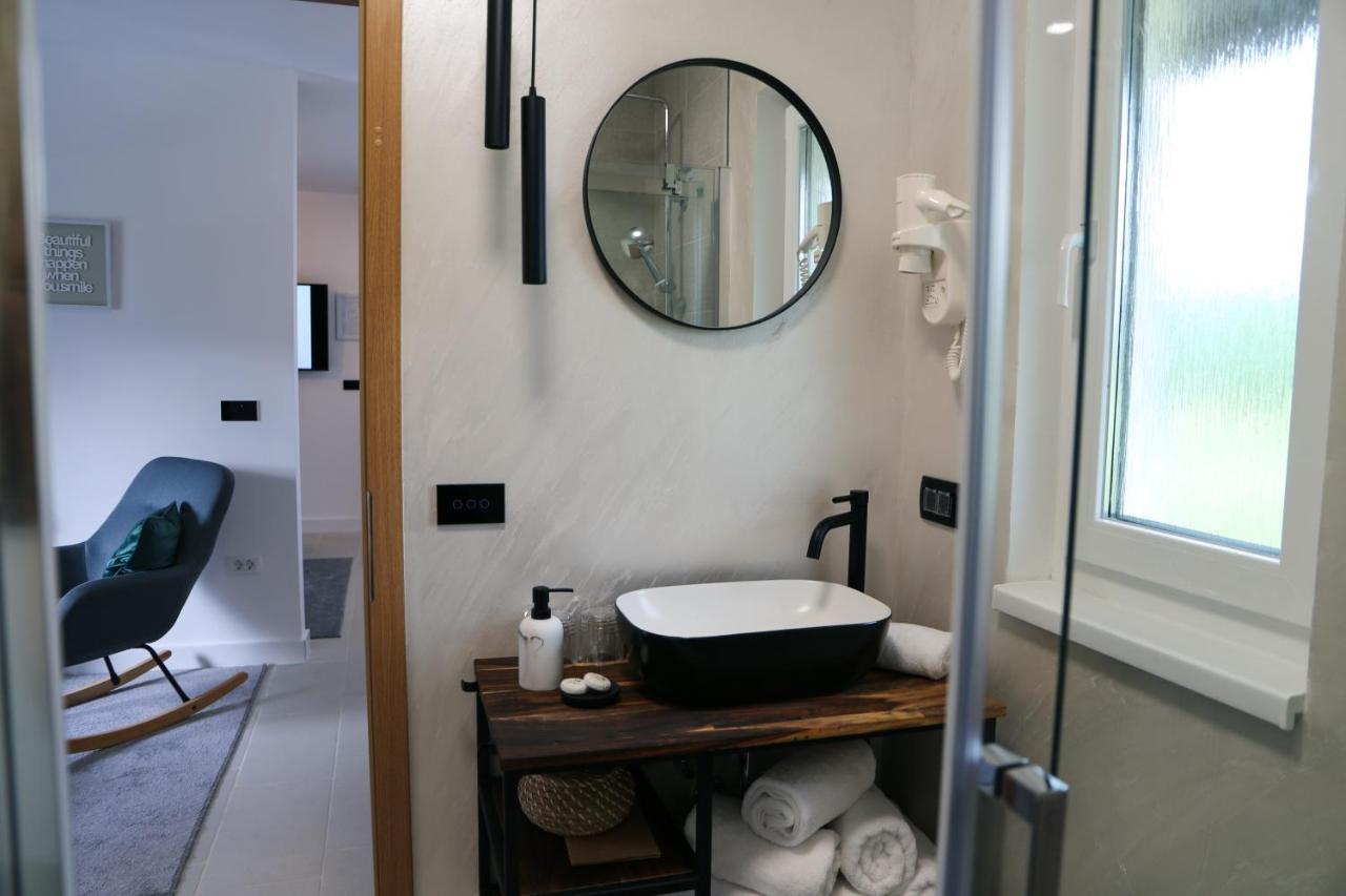 Flora Studio Apartments Korenica Εξωτερικό φωτογραφία