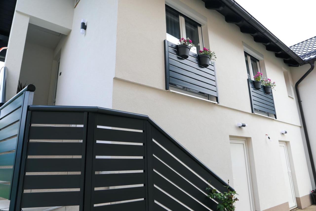 Flora Studio Apartments Korenica Εξωτερικό φωτογραφία