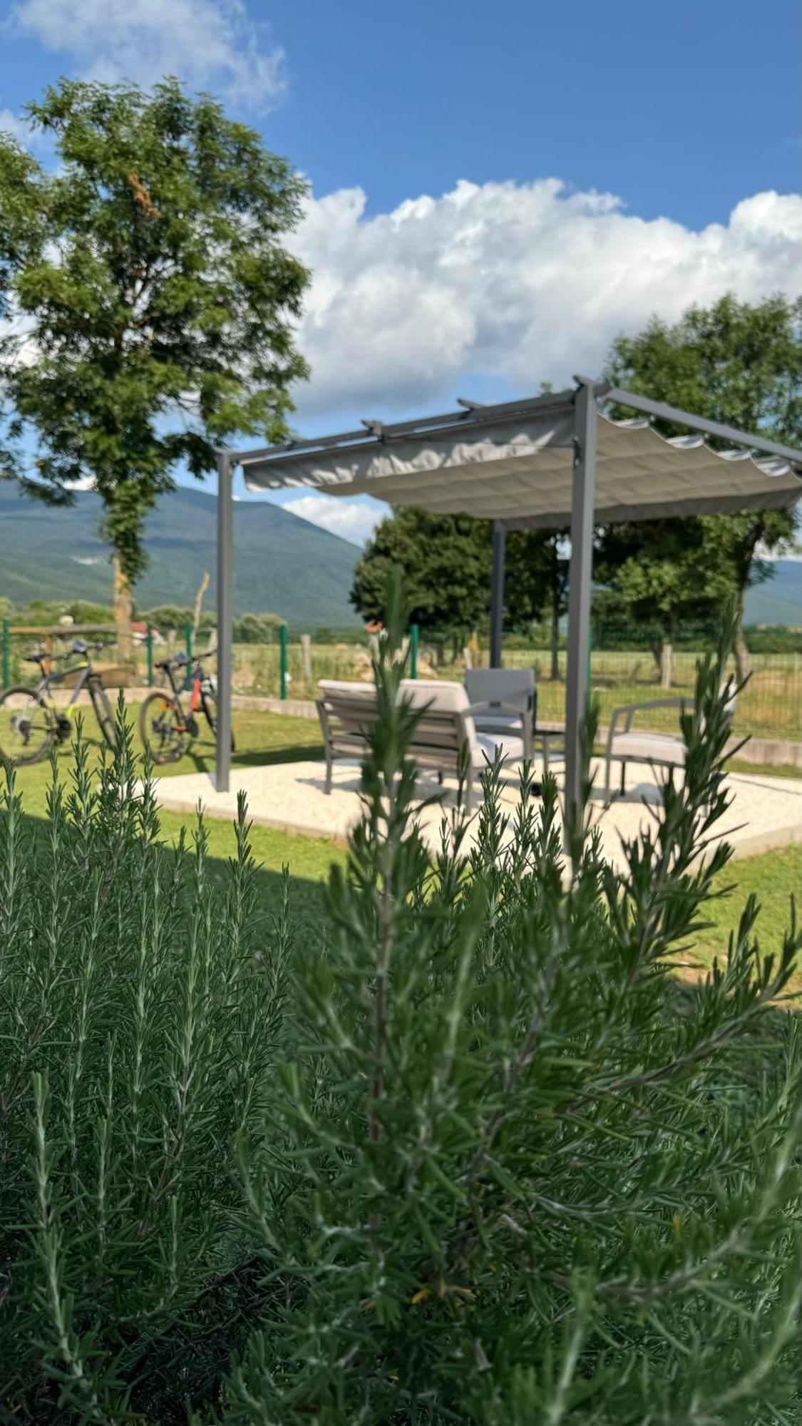 Flora Studio Apartments Korenica Εξωτερικό φωτογραφία
